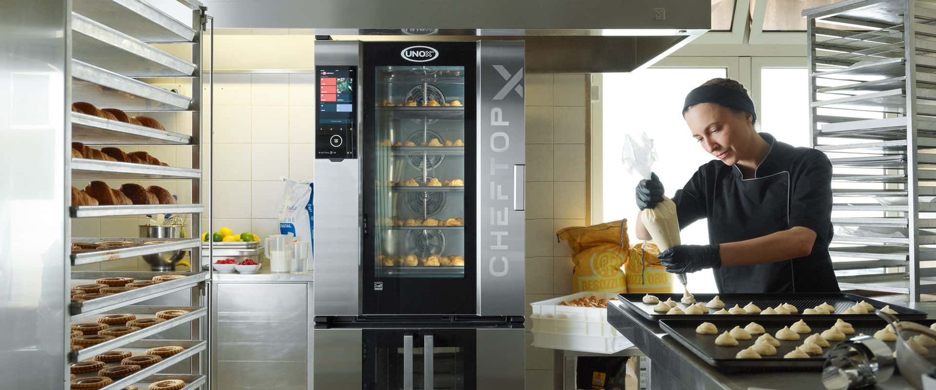 <h1><strong>Commercial bakery ovens</strong></h1>
