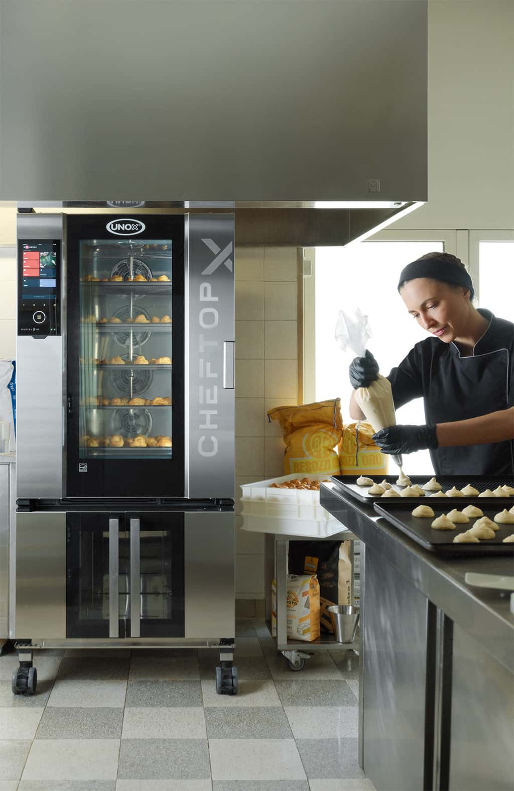 <h1><strong>Commercial bakery ovens</strong></h1>